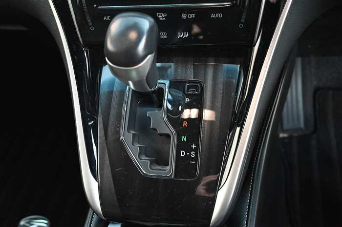 2018 Toyota Harrier Hybrid DAA-AVU65W (UW-6981ac37329f9)[19]