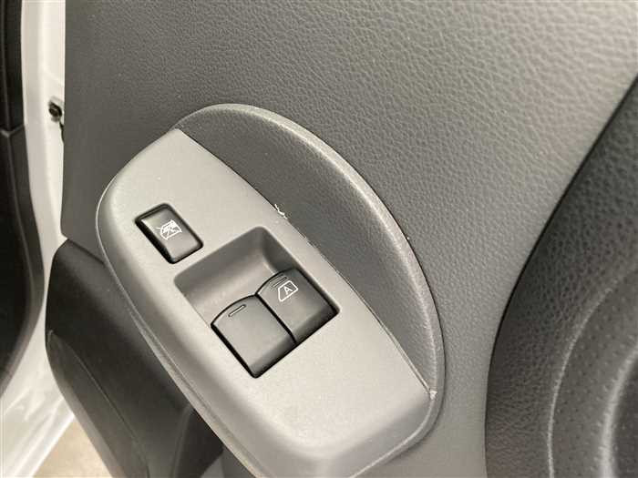 2018 Mitsubishi Delica Van DBF-VM20 (UW-6981ac3778d2b)[17]