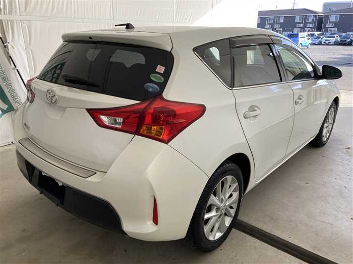 2013 Toyota Auris DBA-NZE181H (UW-6981ac37f15c4)[1]