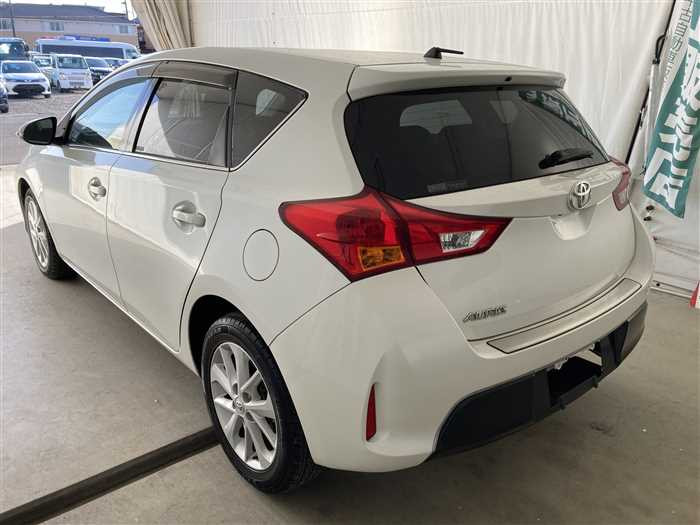 2013 Toyota Auris DBA-NZE181H (UW-6981ac37f15c4)[3]