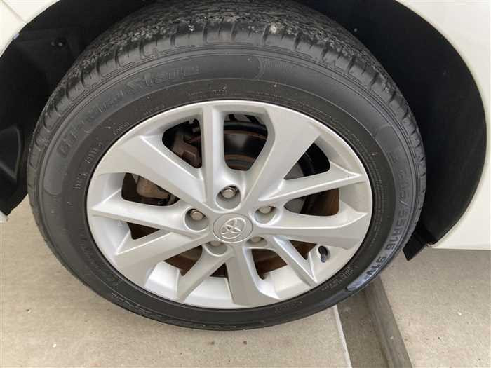 2013 Toyota Auris DBA-NZE181H (UW-6981ac37f15c4)[8]