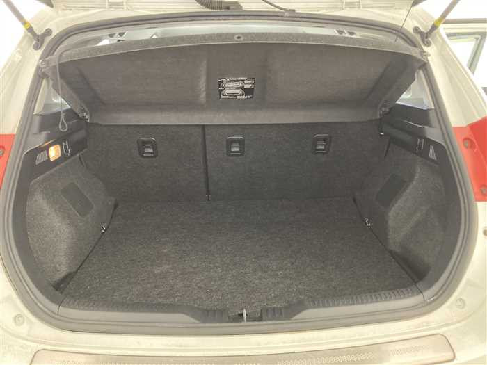 2013 Toyota Auris DBA-NZE181H (UW-6981ac37f15c4)[12]