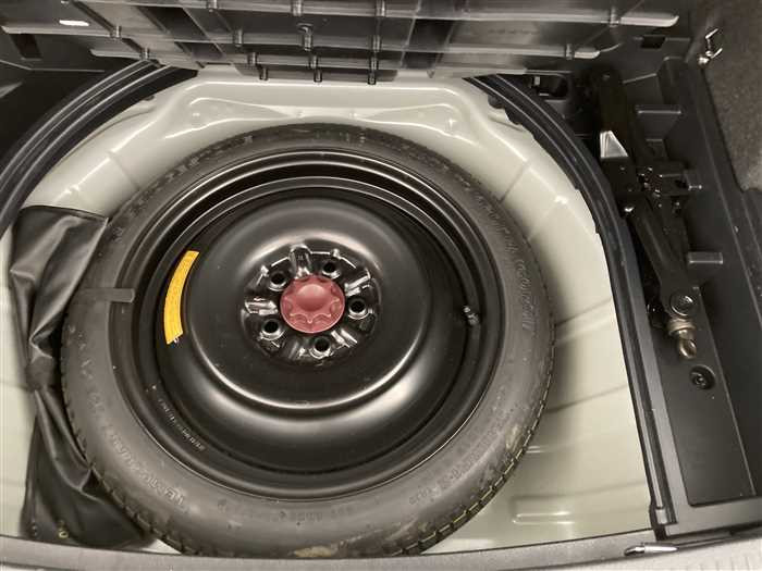 2013 Toyota Auris DBA-NZE181H (UW-6981ac37f15c4)[13]