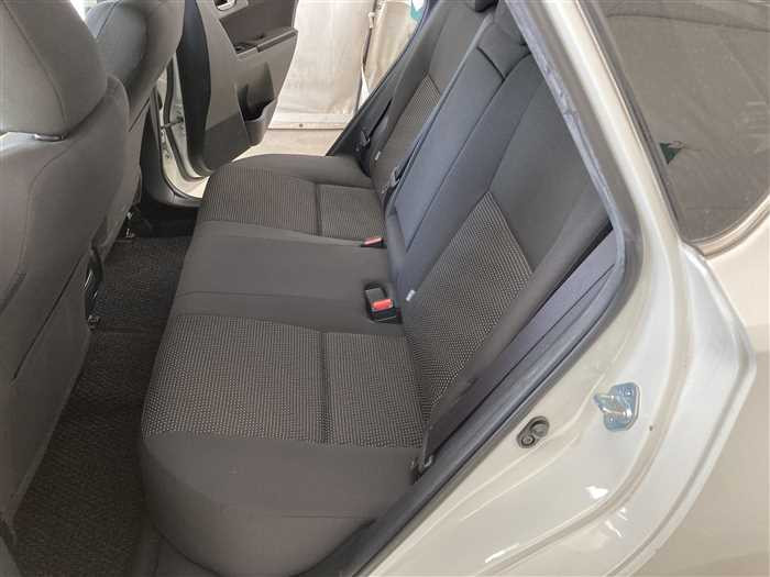 2013 Toyota Auris DBA-NZE181H (UW-6981ac37f15c4)[14]