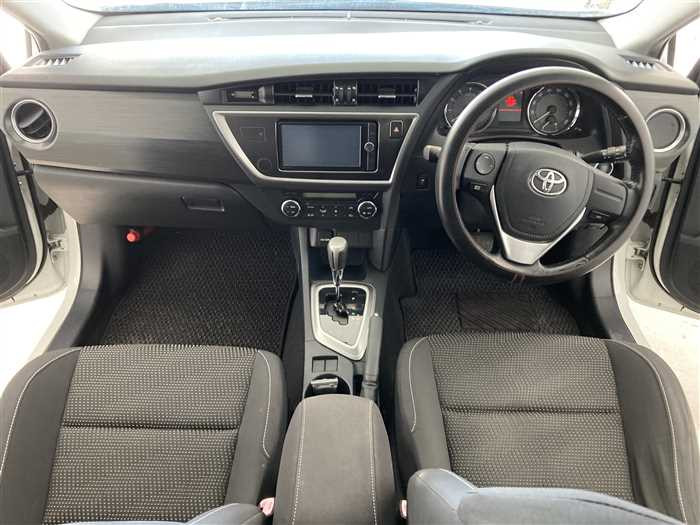 2013 Toyota Auris DBA-NZE181H (UW-6981ac37f15c4)[16]