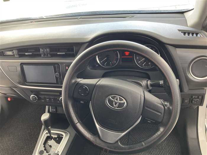 2013 Toyota Auris DBA-NZE181H (UW-6981ac37f15c4)[17]