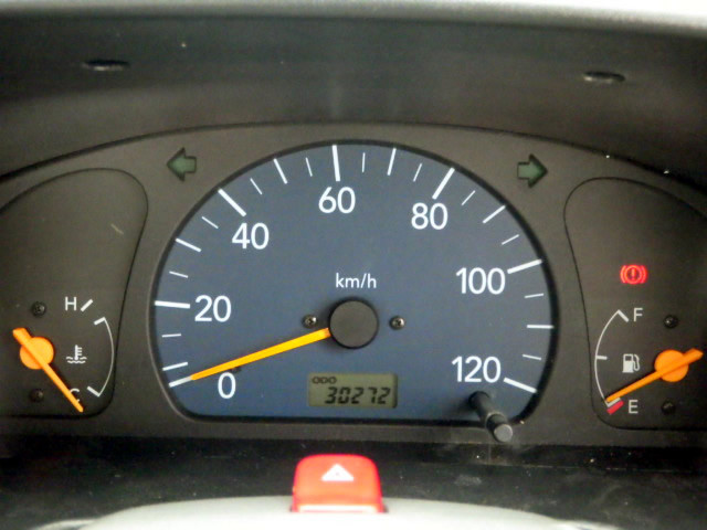 2001 Suzuki Carry Truck DA52T (UW-69bb651e7d71c)[12]