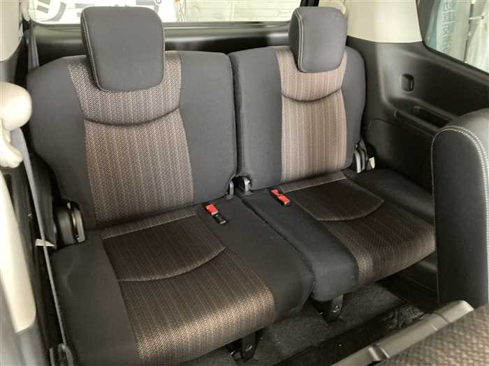 2015 Nissan Serena DBA-FNC26 (UW-69ad002517547)[13]