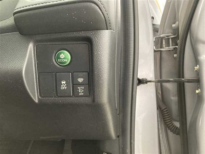 2017 Honda VEZEL DBA-RU2 (UW-69a693f408761)[17]