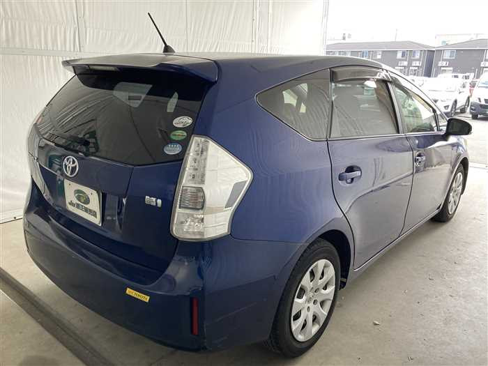 2013 Toyota Prius alpha DAA-ZVW41W (UW-69ad002687824)[1]
