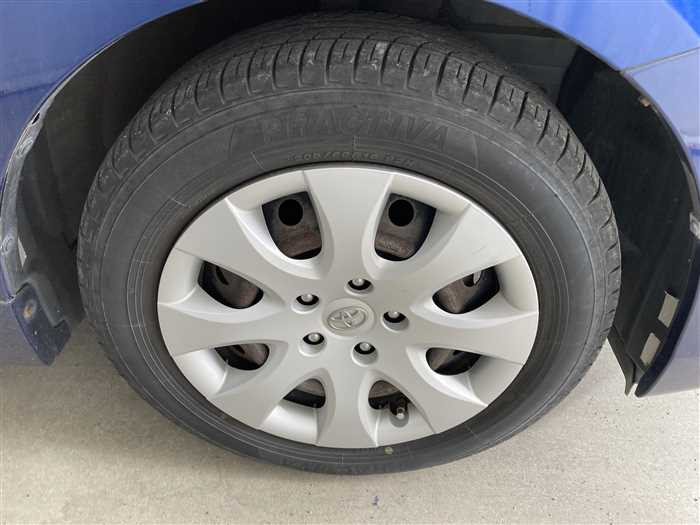 2013 Toyota Prius alpha DAA-ZVW41W (UW-69ad002687824)[7]