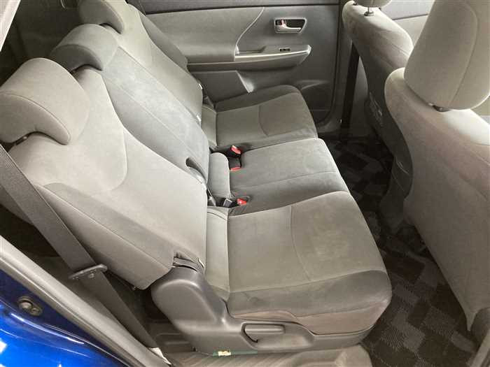 2013 Toyota Prius alpha DAA-ZVW41W (UW-69ad002687824)[11]