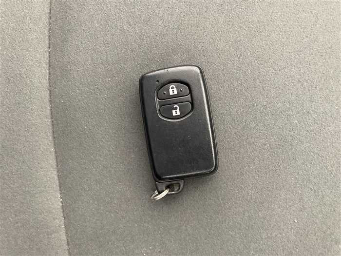 2013 Toyota Prius alpha DAA-ZVW41W (UW-69ad002687824)[22]