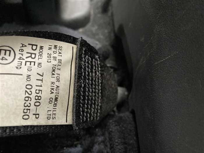 2013 Toyota Prius alpha DAA-ZVW41W (UW-69ad002687824)[23]