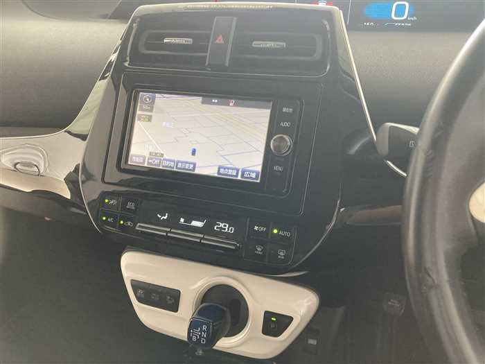 2017 Toyota Prius DAA-ZVW50 (UW-69ad00275fa46)[18]