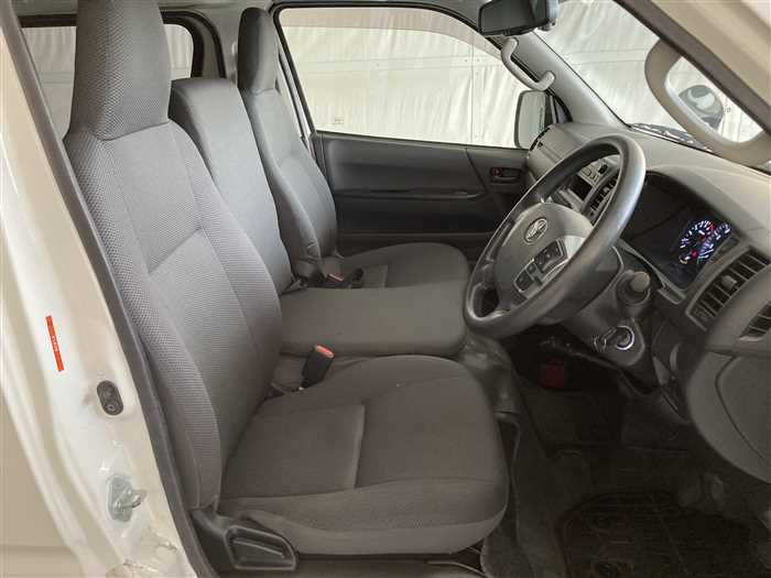 2020 Toyota Hiace Van 3BF-TRH200V (UW-69ad00279055a)[9]