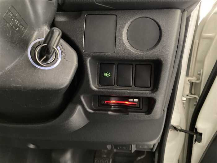 2020 Toyota Hiace Van 3BF-TRH200V (UW-69ad00279055a)[17]