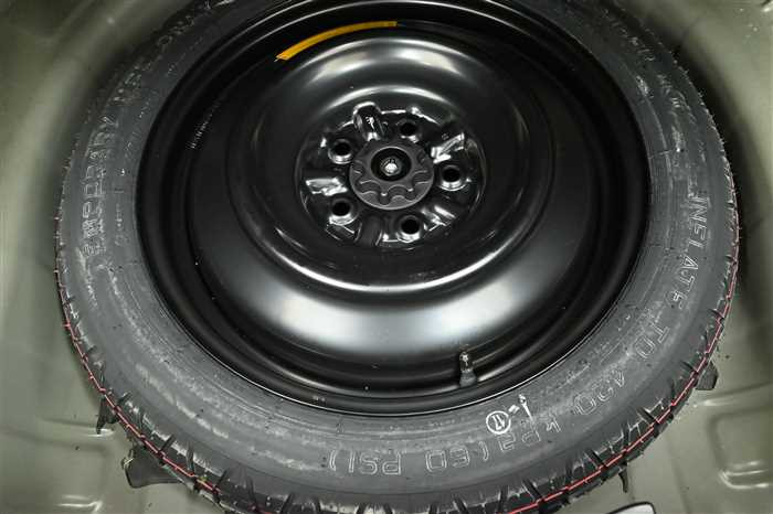 2013 Toyota Camry Hybrid DAA -AVV50 (UW-69ad0028d8c9f)[13]