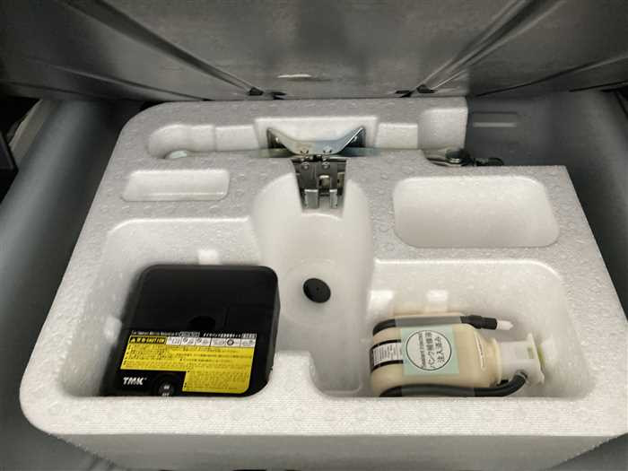 2014 Toyota Corolla Fielder DAA-NKE165G (UW-69ad00291a914)[12]