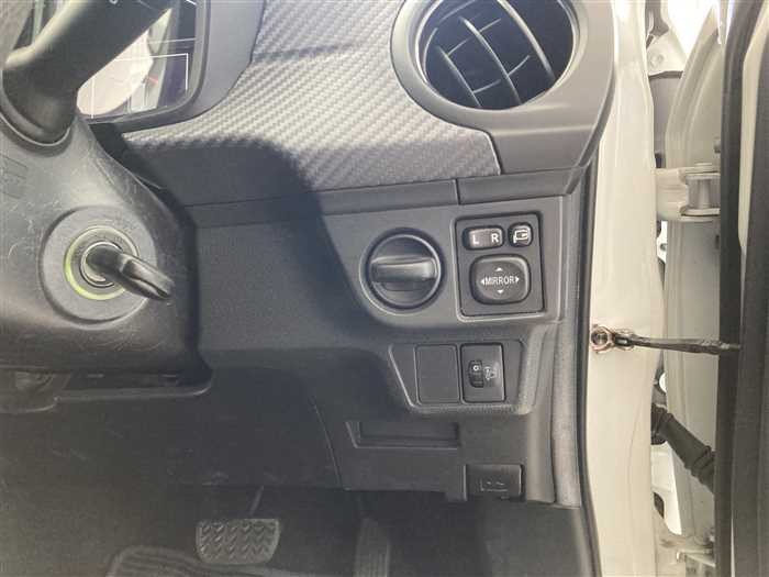 2014 Toyota Corolla Fielder DAA-NKE165G (UW-69ad00291a914)[17]