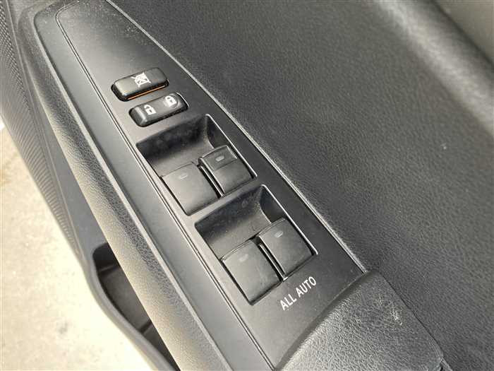 2014 Toyota Corolla Fielder DAA-NKE165G (UW-69ad00291a914)[18]