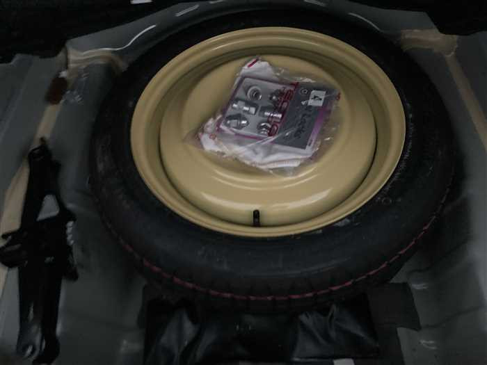 2013 Toyota Crown Hybrid DAA-AWS210 (UW-69ad002981567)[12]