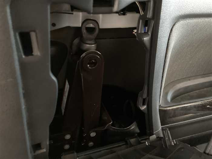 2013 Toyota Alphard Hybrid DAA-ATH20W (UW-69ad002a3f77b)[13]