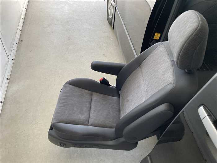 2013 Toyota Alphard Hybrid DAA-ATH20W (UW-69ad002a3f77b)[15]