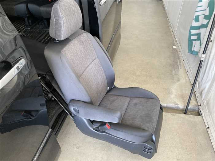 2013 Toyota Alphard Hybrid DAA-ATH20W (UW-69ad002a3f77b)[16]