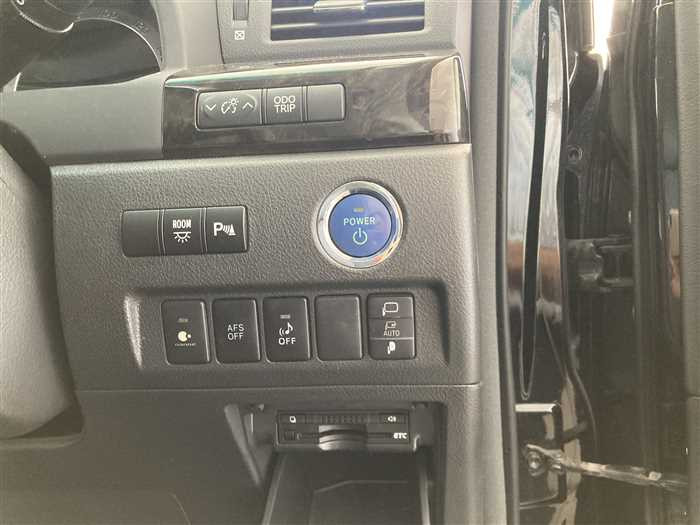 2013 Toyota Alphard Hybrid DAA-ATH20W (UW-69ad002a3f77b)[21]