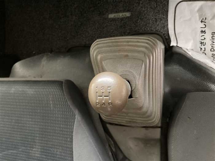 2011 Nissan Atlas PKG-SZ2F24 (UW-69ad002a73828)[17]