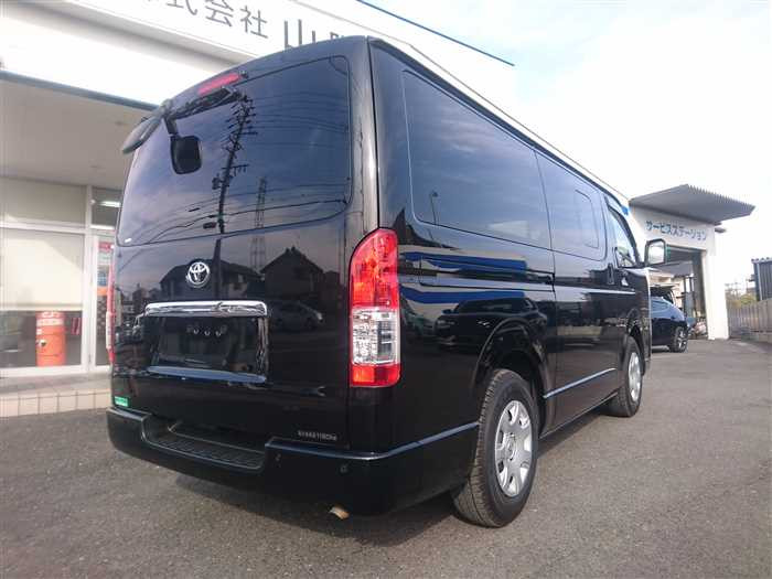 2022 Toyota Hiace Van GDH201V (UW-69ad003aecc73)[2]