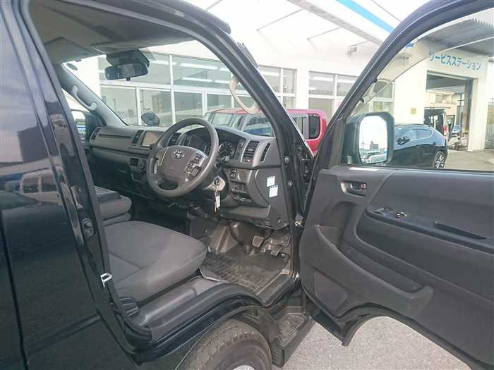 2022 Toyota Hiace Van GDH201V (UW-69ad003aecc73)[9]