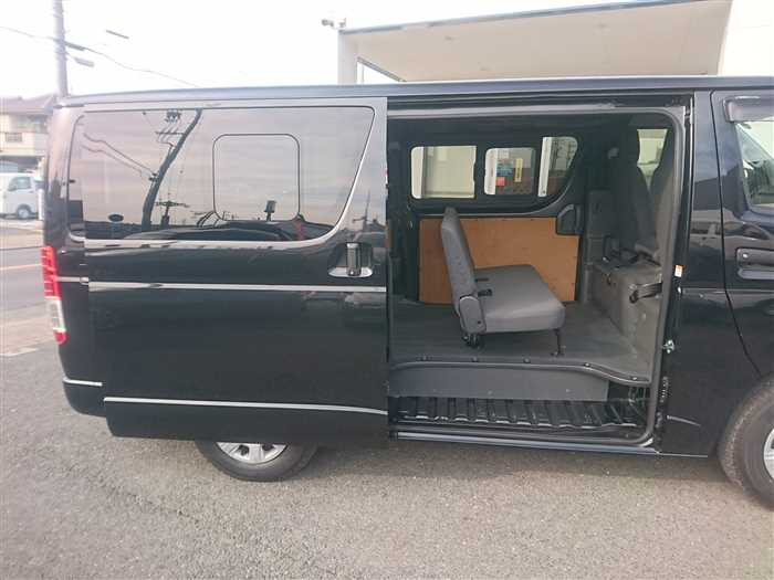 2022 Toyota Hiace Van GDH201V (UW-69ad003aecc73)[10]