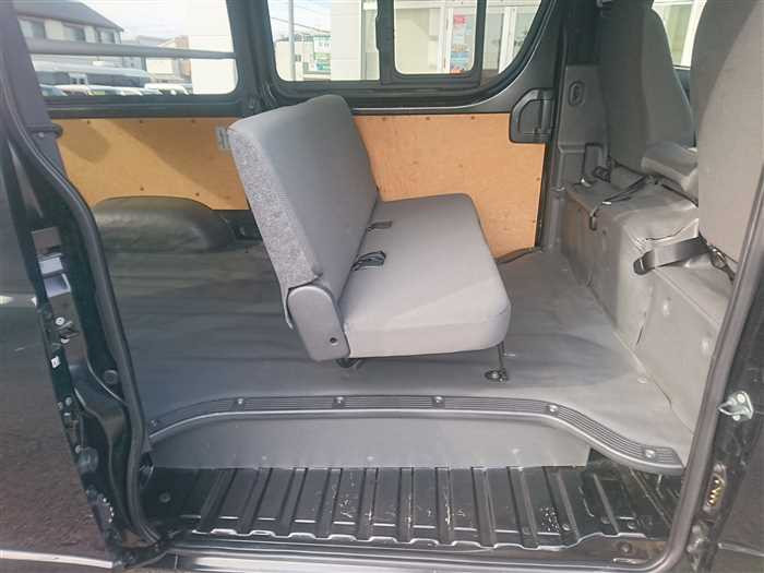 2022 Toyota Hiace Van GDH201V (UW-69ad003aecc73)[11]