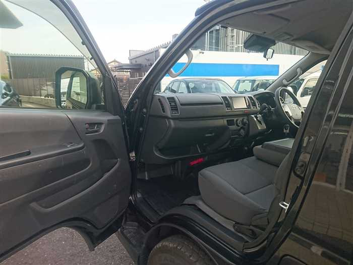 2022 Toyota Hiace Van GDH201V (UW-69ad003aecc73)[12]