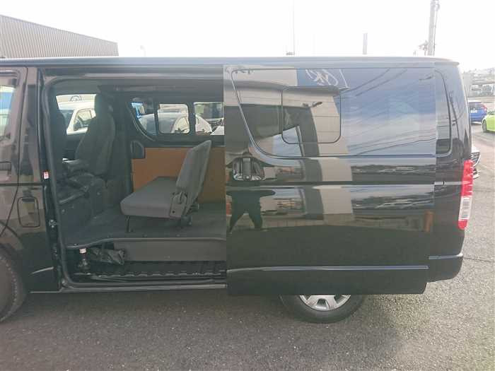 2022 Toyota Hiace Van GDH201V (UW-69ad003aecc73)[13]