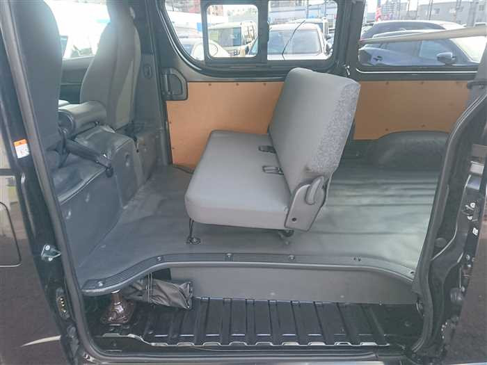 2022 Toyota Hiace Van GDH201V (UW-69ad003aecc73)[14]