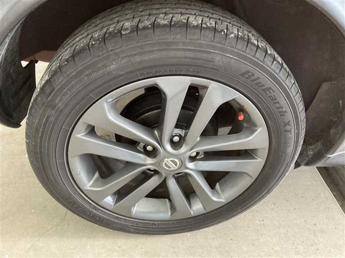 2013 Nissan JUKE DBA-YF15 (UW-69ad003d5dd1f)[8]