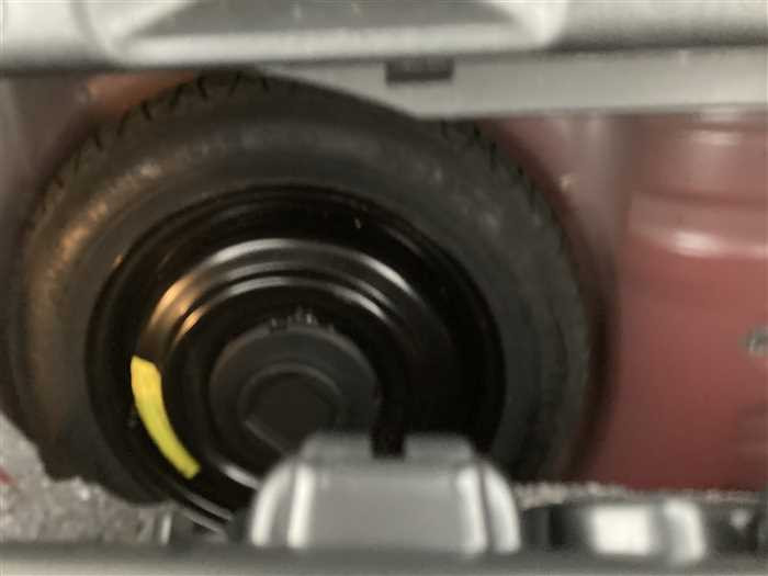 2013 Nissan JUKE DBA-YF15 (UW-69ad003d5dd1f)[12]