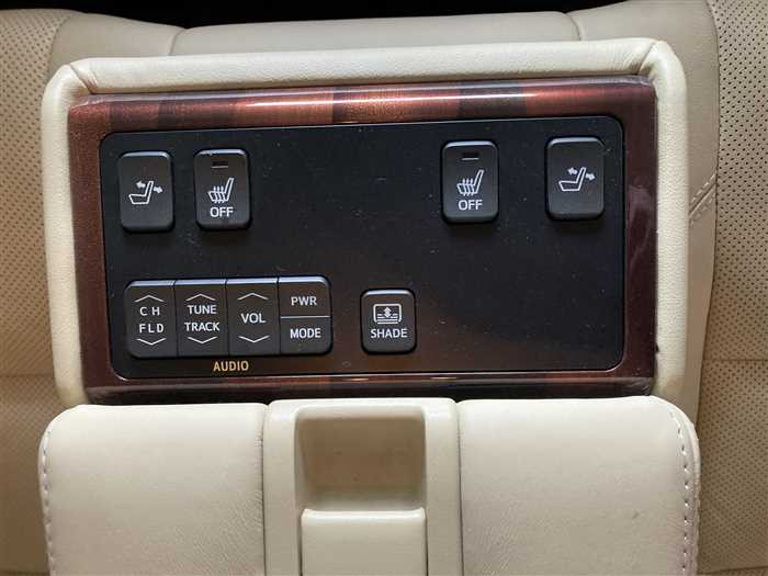 2015 Toyota Crown Hybrid DAA-AWS210 (UW-69ad003f04c2e)[11]