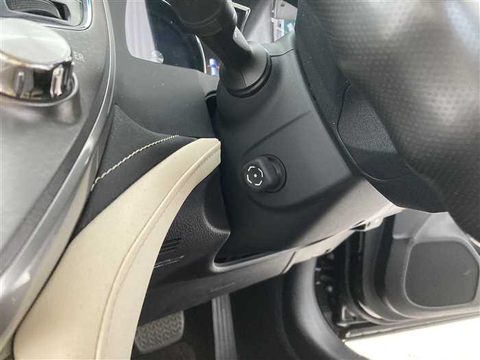 2015 Toyota Crown Hybrid DAA-AWS210 (UW-69ad003f04c2e)[24]