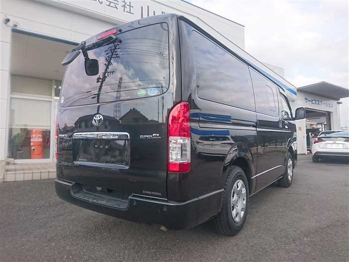 2020 Toyota Hiace Van GDH201V (UW-69ad004214e83)[2]