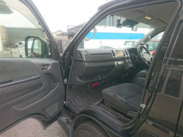 2020 Toyota Hiace Van GDH201V (UW-69ad004214e83)[12]