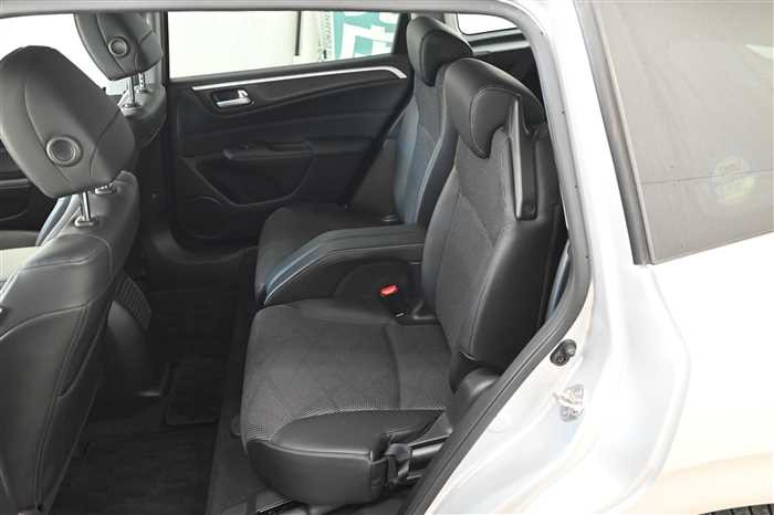 2015 Honda Jade Hybrid DAA-FR4 (UW-69a69416a4bab)[12]