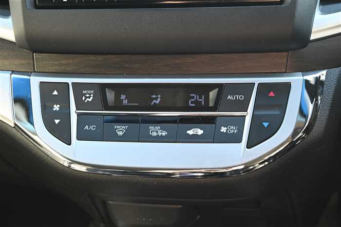 2015 Honda Jade Hybrid DAA-FR4 (UW-69a69416a4bab)[23]