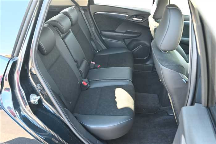 2015 Honda SHUTTLE HYBRID DAA-GP7 (UW-69a6941789641)[11]