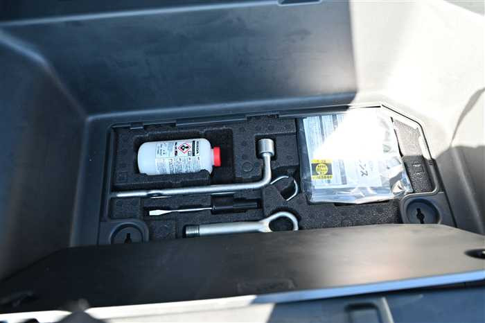 2015 Honda SHUTTLE HYBRID DAA-GP7 (UW-69a6941789641)[13]