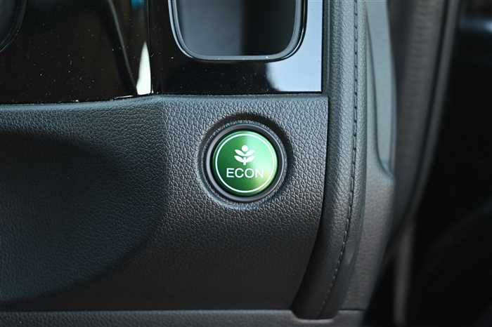 2015 Honda SHUTTLE HYBRID DAA-GP7 (UW-69a6941789641)[17]