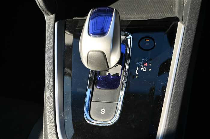 2015 Honda SHUTTLE HYBRID DAA-GP7 (UW-69a6941789641)[18]